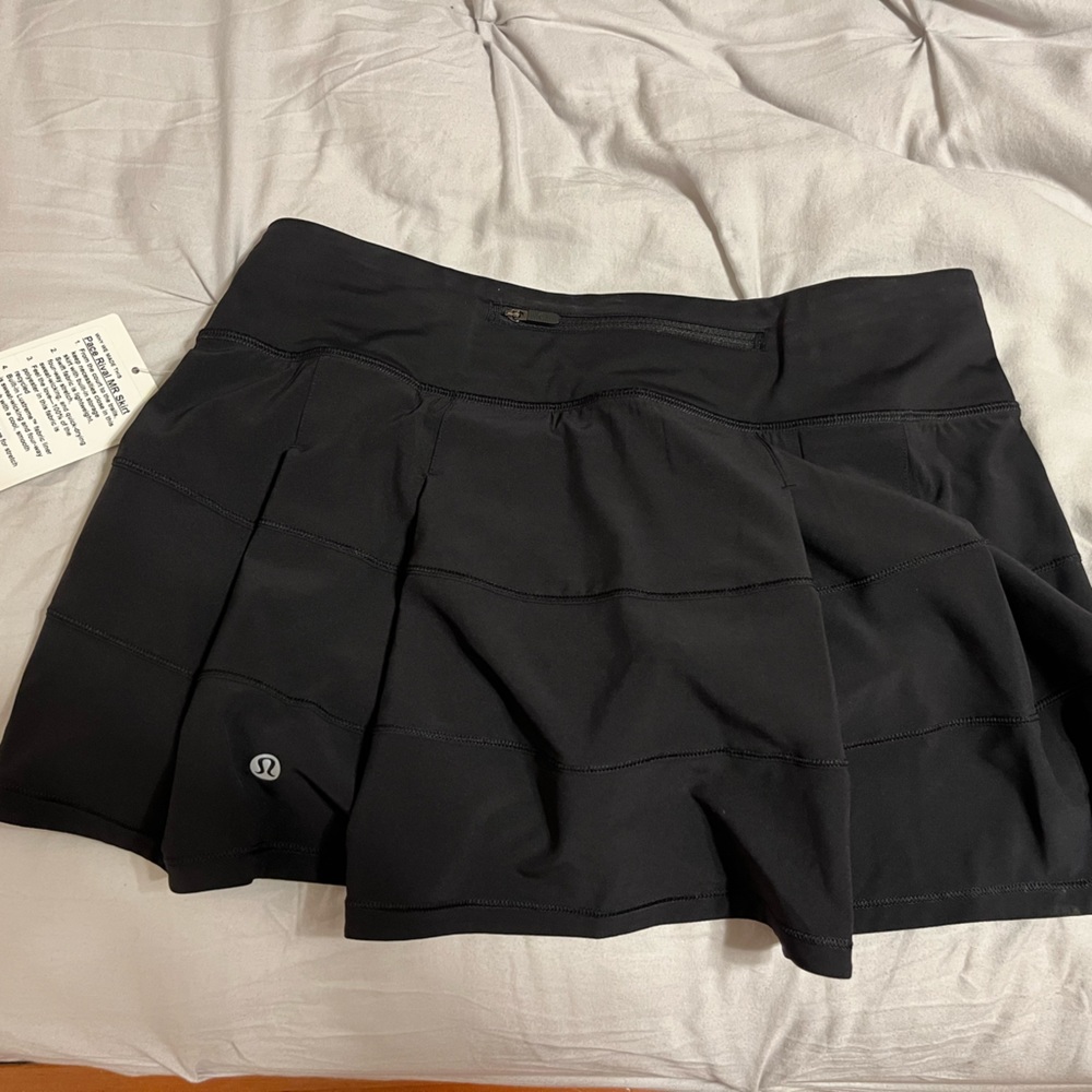 Lululemon Pace Rival Mid-Rise Skirt in Black for golf or tennis
